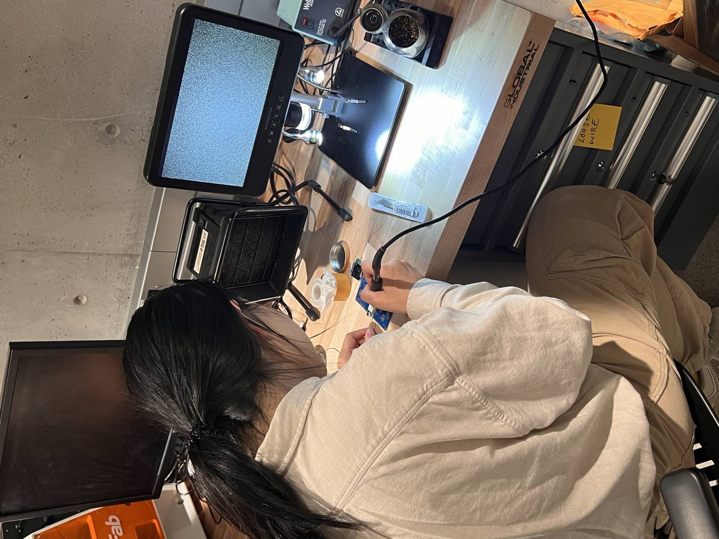 Soldering demo by Qilmeg