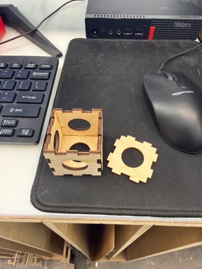 Small laser-cut plywood cube with finger joints and its removable top