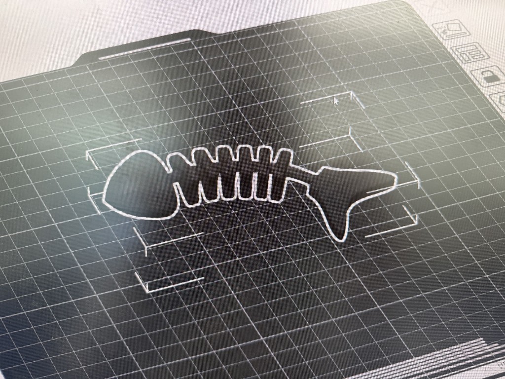 Slicer preview of the fish skeleton laid out on the printer bed