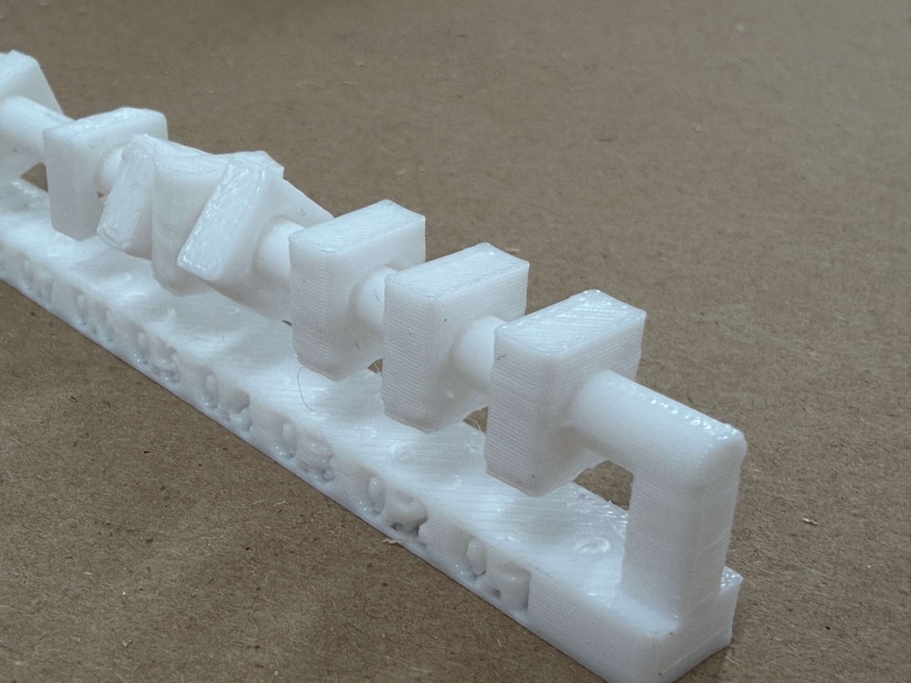 White printed overhang test with blocks on rods, the longer ones collapsed