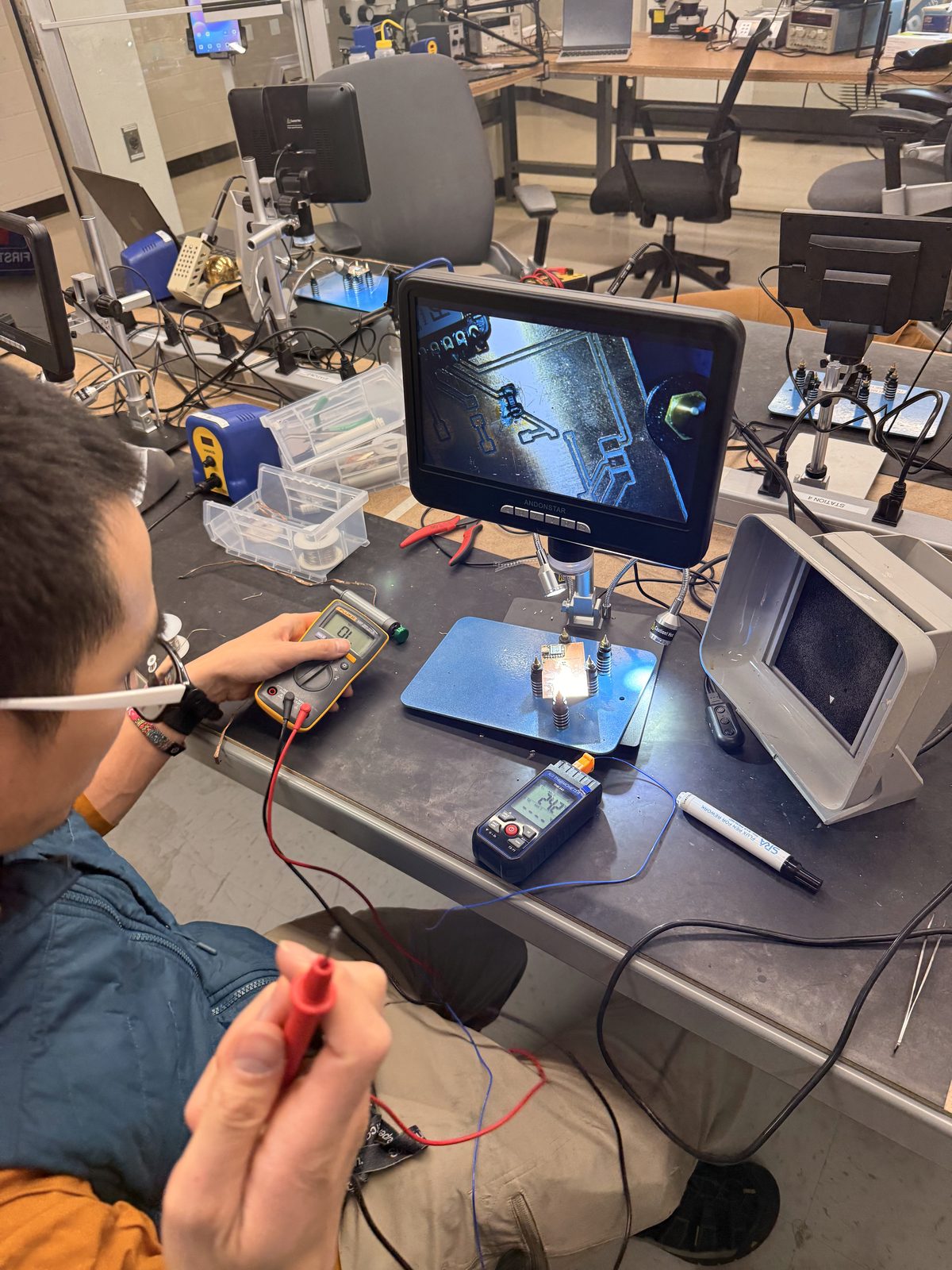 Soldering under the microscope