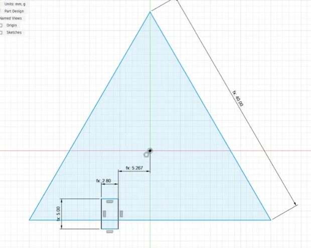 Sketch: triangle with one fully dimensioned slot