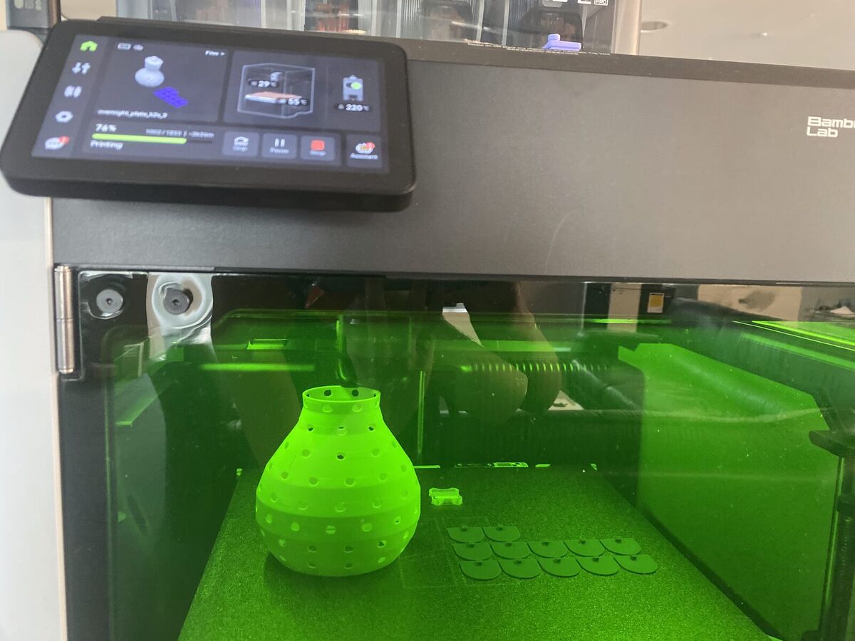 The H2S touchscreen at 76%, printing a plate named overnight_plate_h2s